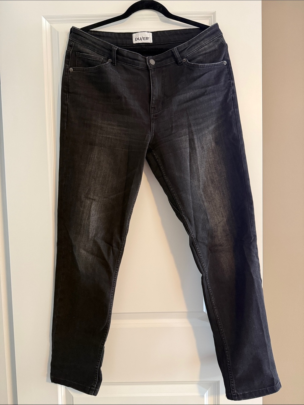 DU/ER women’s Slim Straight Jeans in Black Wash size 31 L30